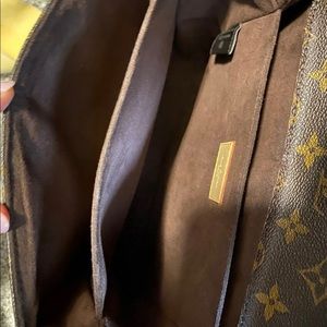 Authentic Louis Vuitton Pochette Métis Monogram crossbody handbag